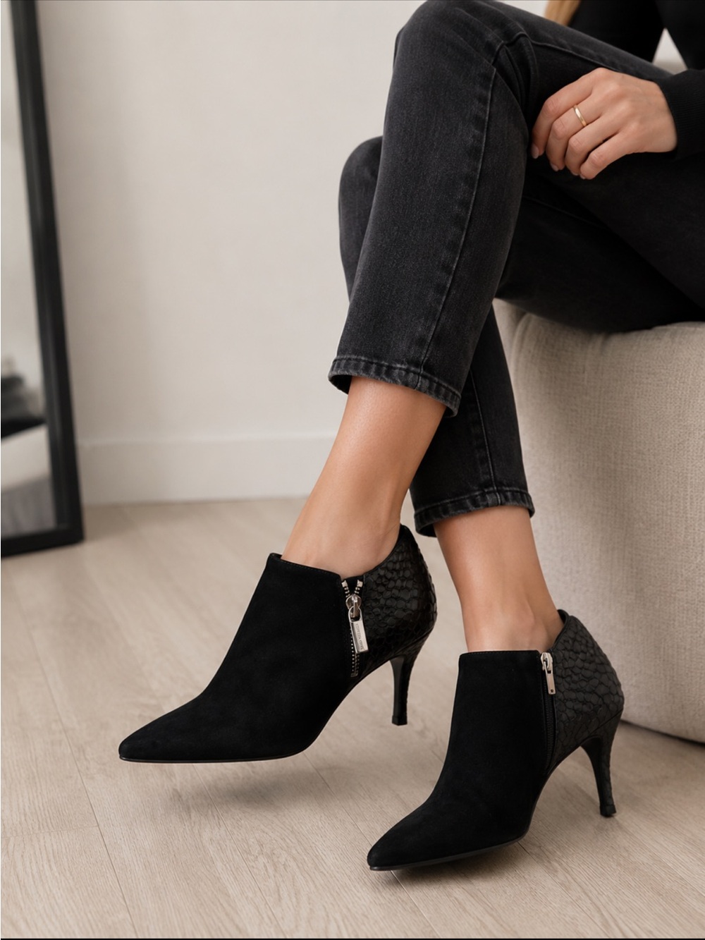 Michael Kors Black Suede Snake Embossed Pointed Toe Ankle Booties Heels Size 10